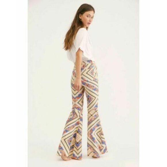 Free People Just Float On Printed Flare Jeans High Rise - Picture 2 of 4